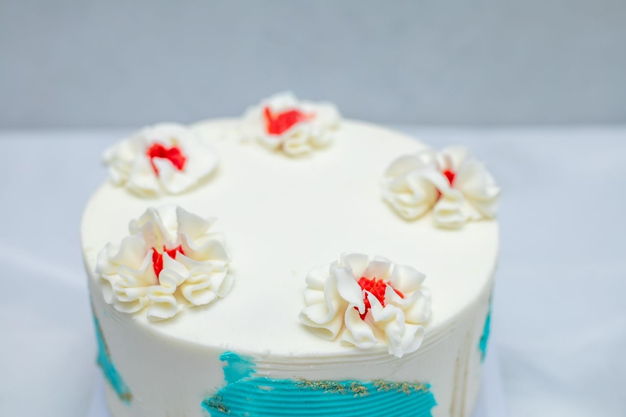 Decorated Cake Red Velvet (Size 7)